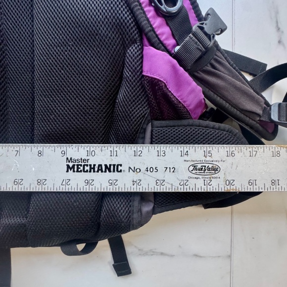 The North Face Recon Backpack hard to find Purple/Great Condition**minor flaw** - Picture 10 of 11